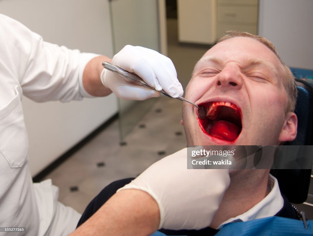 No dentista-blutiger Horror Zahnarztbesuch