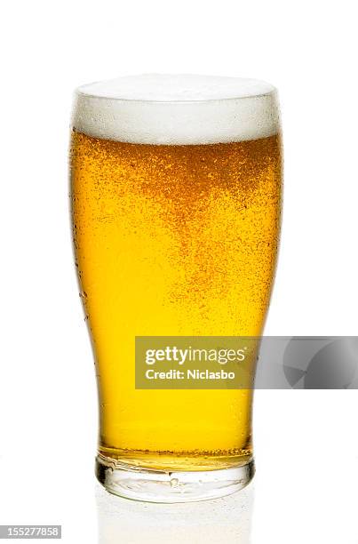 belle blonde - verre à bière photos et images de collection