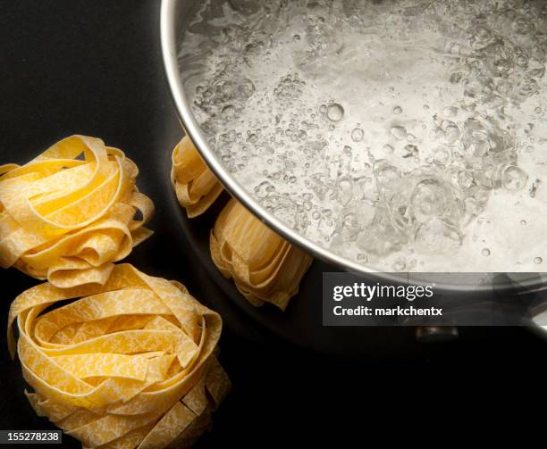 cooking tagliatelle - tagliatelle bildbanksfoton och bilder