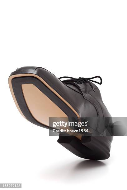 elegante schuh für herren, schwarzes leder - schuhsohle stock-fotos und bilder