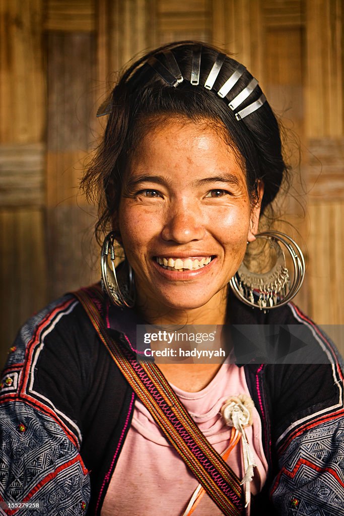 Vietnamita minoría PERSONAS-mujer de Black Hmong Hill Tribe of Noise