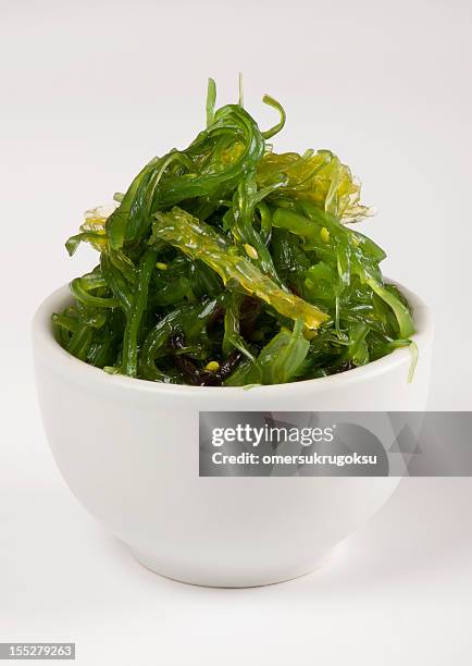 las ensaladas de algas - alga marina fotografías e imágenes de stock