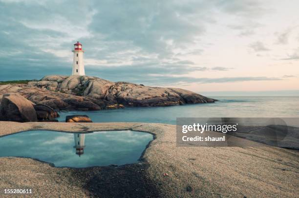 peggy's cove lighthouse - peggys cove stock-fotos und bilder
