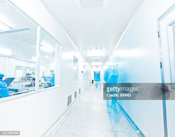 clean room in pharmaceutical factory - cleanroom stock pictures, royalty-free photos & images