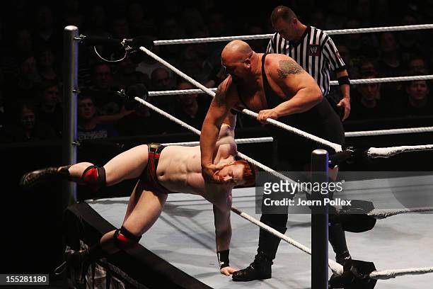 Big Show competes in the ring against Sheamus during the WWE SmackDown World Tour at O2 World on November 2, 2012 in Hamburg, Germany.