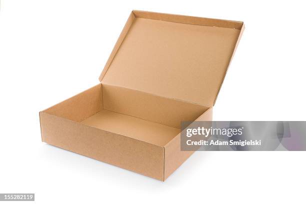 empty open cardboard box isolated on white - deksel stockfoto's en -beelden
