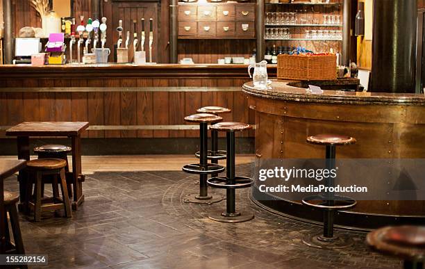 irish pub - irish culture stock-fotos und bilder