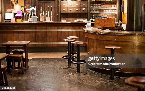 irish pub - 英式酒吧 個照片及圖片檔