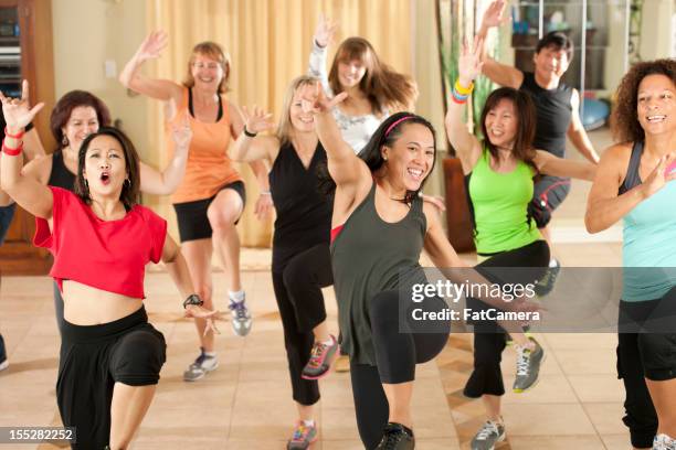 fitness dancing - salsa dancing stockfoto's en -beelden