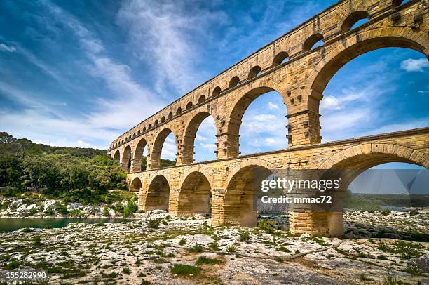 pont du gard, provence, france - pont du gard aqueduct stock pictures, royalty-free photos & images