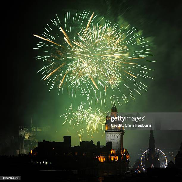 edinburgh new year's fireworks - edinburgh scotland stock pictures, royalty-free photos & images