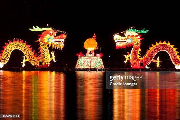traditioneller chinesischer drache lights - chinesisches sternzeichen stock-fotos und bilder
