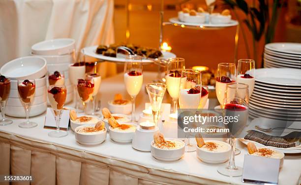 dessert-tisch - catering buffet stock-fotos und bilder