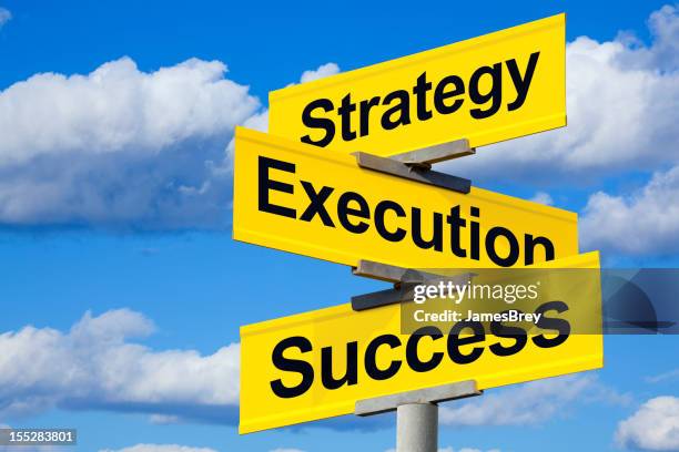 kreuzung der strategie, ausführung, erfolg und - hinrichtung stock-fotos und bilder