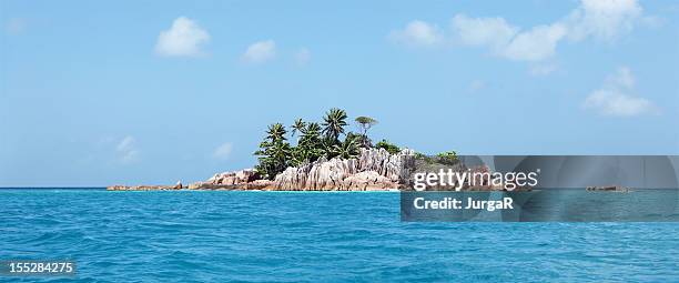 st. pierre island, seychellen - einsame insel stock-fotos und bilder