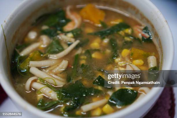 vegetable soup thai style, spicy mixed vegetable soup - vegetable soup stockfoto's en -beelden