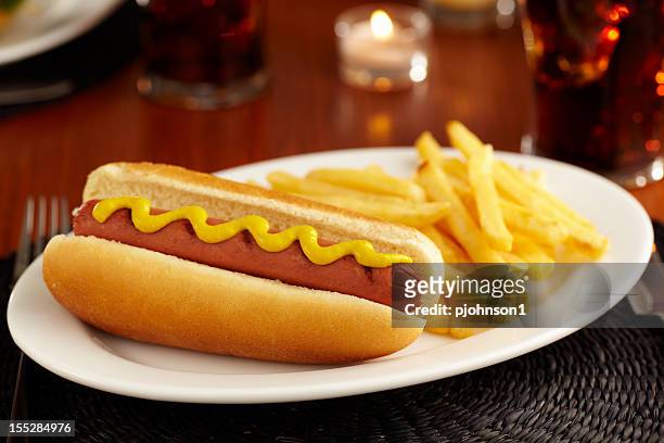 cachorro-quente com mostarda - hot dog - fotografias e filmes do acervo
