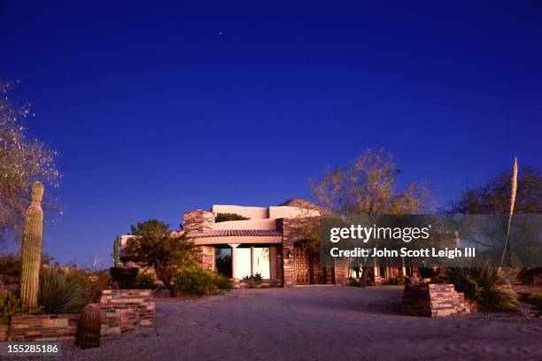 luxury arizona southwest home in desert of north scottsdale - 亞利桑那州 個照片及圖片檔