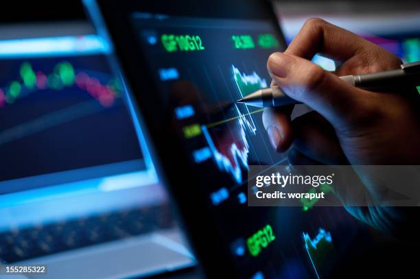 market analyze - koersinformatie stockfoto's en -beelden