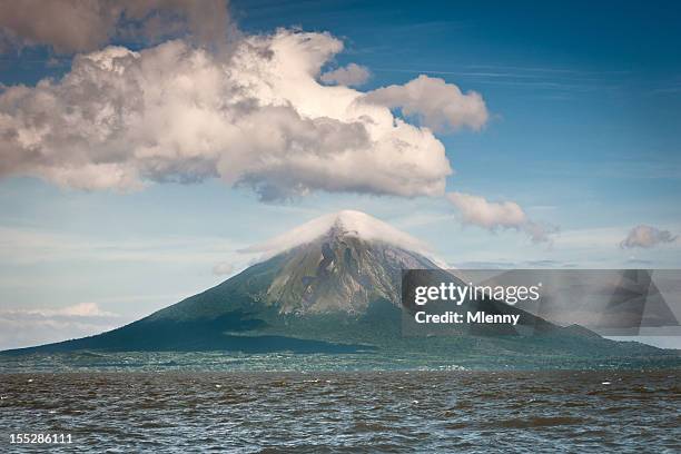 vulkan concepcion ometepe insel nicaragua - nicaragua stock-fotos und bilder