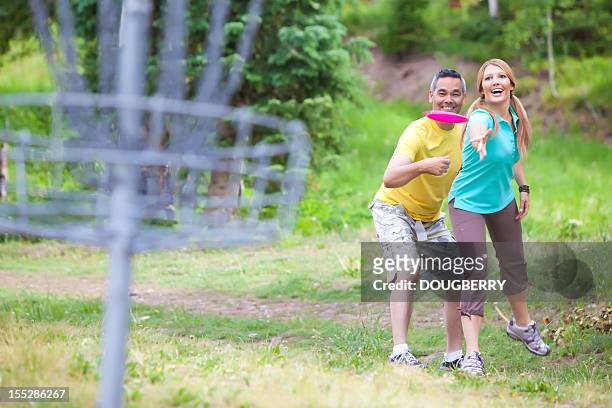 frisbee golf - disc golf stock pictures, royalty-free photos & images