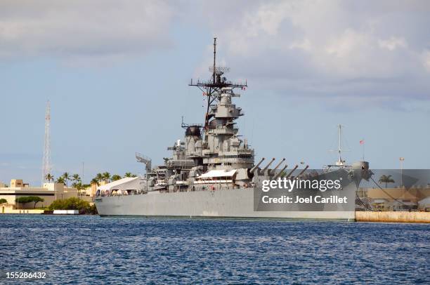 battleship uss missouri in pearl harbor - military ship stock pictures, royalty-free photos & images