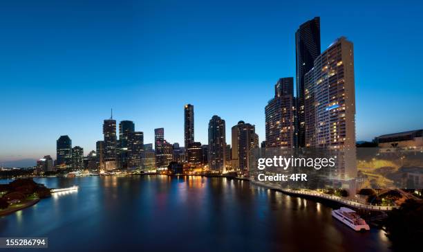 skyline di brisbane al crepuscolo (xxxl - brisbane city foto e immagini stock