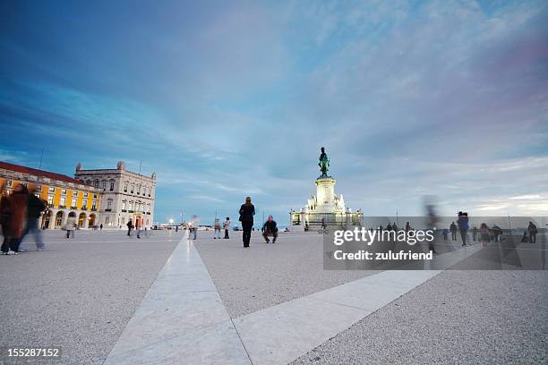 praça do comércio in lissabon - comercio stock-fotos und bilder