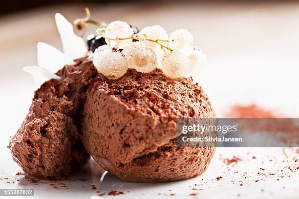 chocolate mousse dessert - chocolate mousse stock pictures, royalty-free photos & images