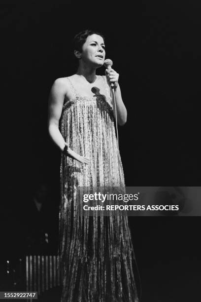 Elis Regina sur scène à l'Olympîa de Paris, en août 1968.