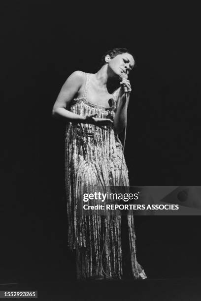 Elis Regina sur scène à l'Olympîa de Paris, en août 1968.