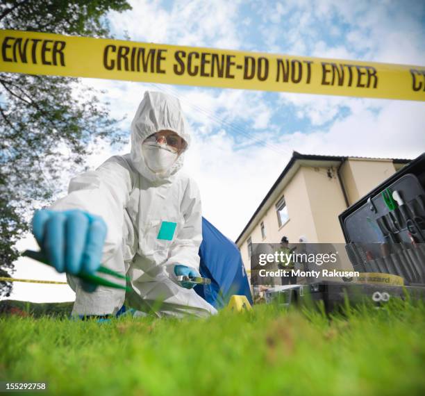 close up of forensic scientist taking sample at crime scene, surface level view - investigación criminal fotografías e imágenes de stock