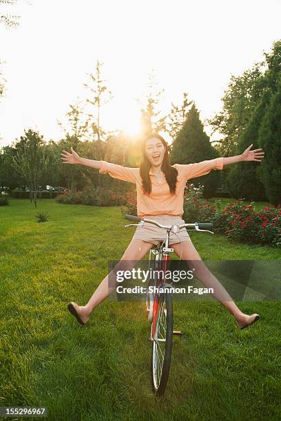 girl with bike in ditan park - legs spread fotografías e imágenes de stock