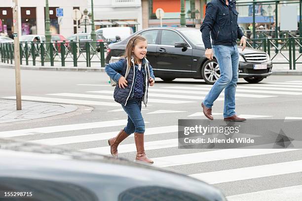 schoolgirl crossing a road - trilha passagem de pedestres - fotografias e filmes do acervo