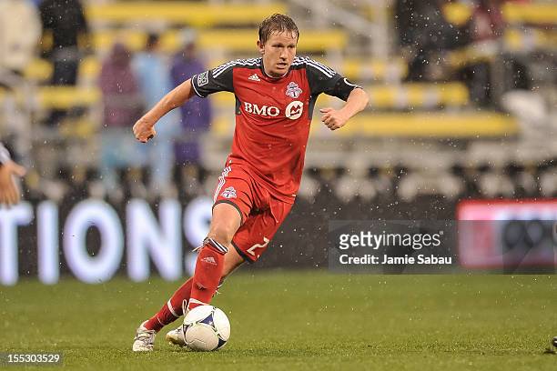 Terry Dunfield of Toronto FC controls the ball against the Columbus Crew on October 28, 2012 at Crew Stadium in Columbus, Ohio.