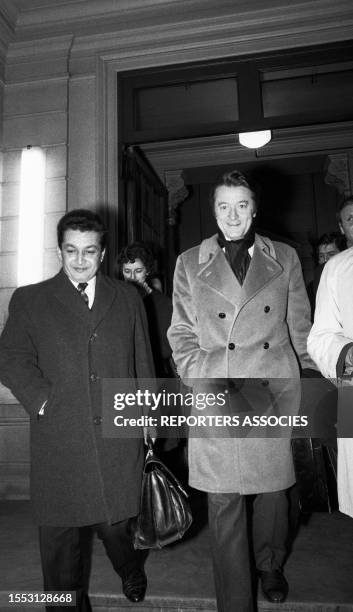 Le frère de la victime, Alexander Markovic et son avocat Maître Roland Dumas à leur sortie du cabinet du juge Patard à Paris le 13 janvier 1969