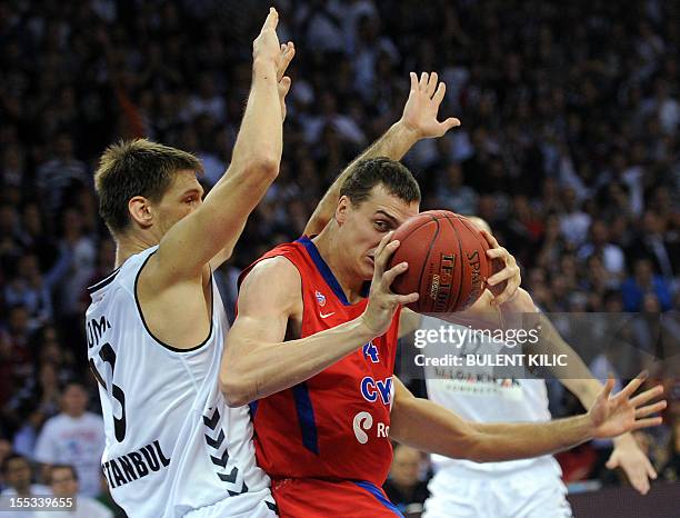 Besiktas' Gasper Vidmar vies with CSKA Moscow's Sasha Kaun during an Euroleague basketball match between Besiktas JK and CSKA Moscow on November 2,...