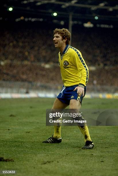 Alan Ball of Southampton shouts to his team mates during the League Cup Final match against Nottingham Forest played at Wembley Stadium in London,...