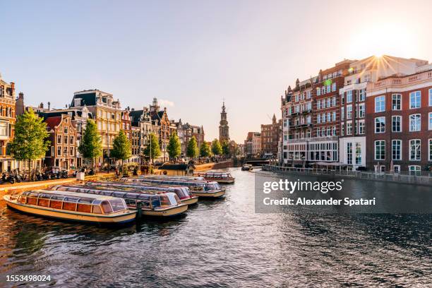 amsterdam skyline with amstel river at sunset, holland, netherlands - amsterdam photos et images de collection