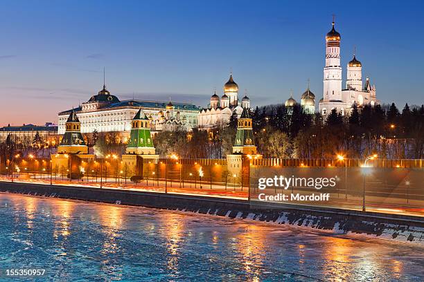 moscow kremlin at night, russia - kremlin stock pictures, royalty-free photos & images