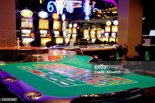 roulette table - roulette stockfoto's en -beelden