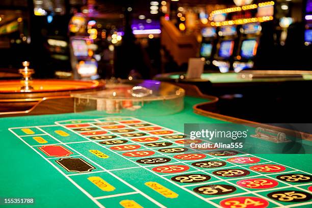 roulette table - casino table games stockfoto's en -beelden
