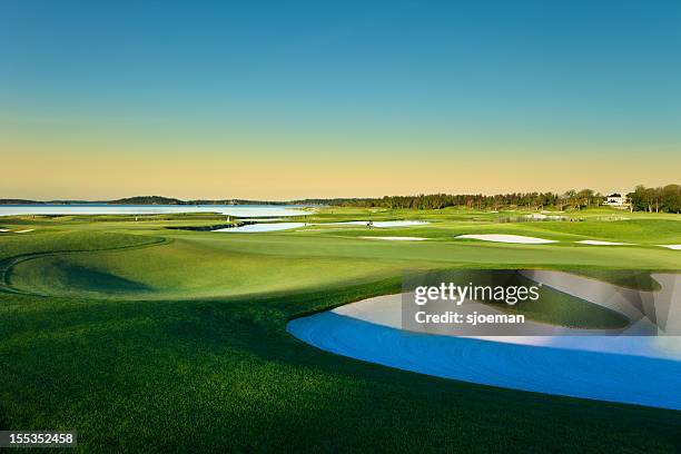 european golf course - golfplatz-green stock-fotos und bilder