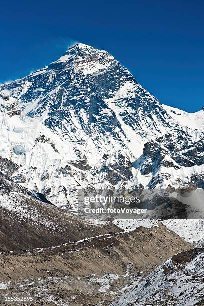 mt everest 8848m summit himalayas nepal - mt everest base camp stock pictures, royalty-free photos & images