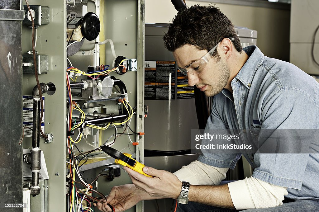 Serviço técnico de testes um forno.