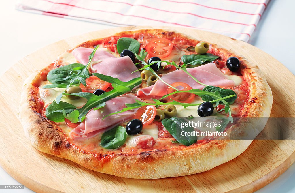 Pizza ham and olives