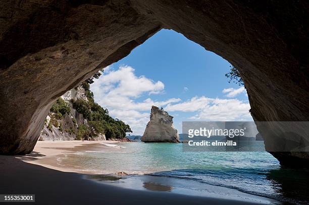cathedral cove coromandel peninsular new zealand - cathedral cove stock pictures, royalty-free photos & images