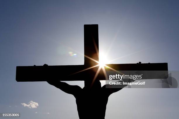 crucifixion silhouette - vendredi saint photos et images de collection