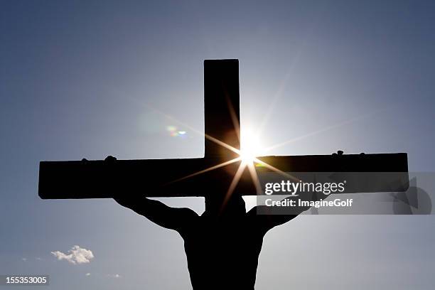 crucifixion silhueta - images of jesus on the cross at calvary imagens e fotografias de stock