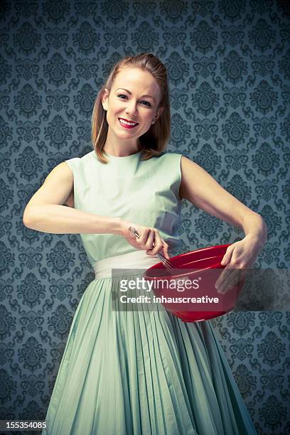 50's housewife holding a mixing bowl - stereotypical homemaker stock pictures, royalty-free photos & images